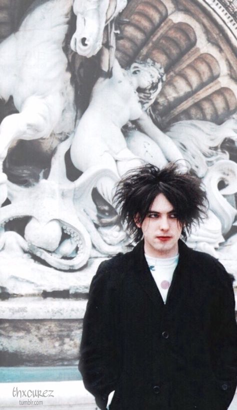 Robert Smith 1984 The Top era Goth Bands, Goth Kids, Just Like Heaven, James Smith, Robert Smith, Through The Looking Glass, Post Punk, Memento Mori, David Bowie