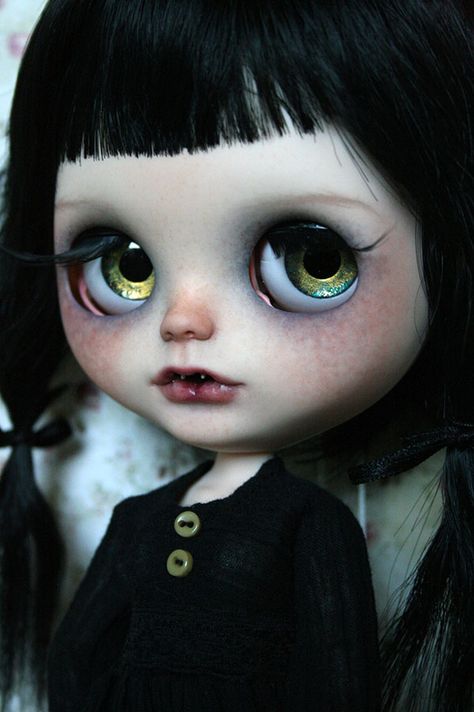 Vampire Doll, Dark Hair Blythe Doll, Black Haired Blythe Doll, Black Blythe Dolls With Glasses, Blythe Face, Blythe Doll Black Hair Hazel Eyes, Blythe Dolls Black Hair Green Eyes, Creepy Toys, Big Eyes Doll