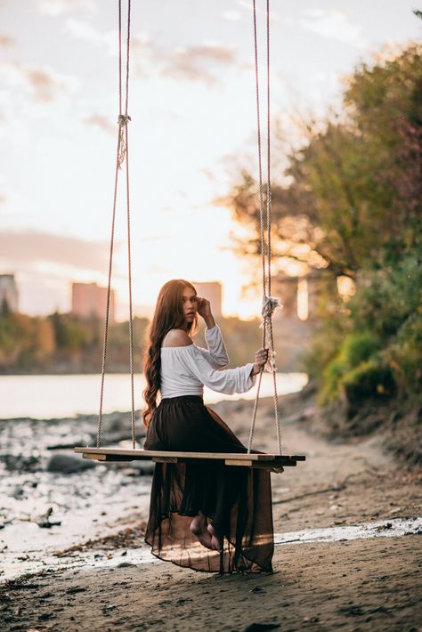 During the summer, I regularly used this trail along the Edmonton river valley for my dog walks and runs. After passing this one spot a few times, I finally noticed this swing but the river was too high and the swing was sitting on the top of the water! As September came around, the river got lower and it uncovered the cutest little area that I knew I had to take photos at! Swing Photoshoot Ideas, Swing Poses, Bali Swing, Senior Year Pictures, Lake Photoshoot, Girl Swinging, Nature Photoshoot, Solo Photo, Dog Walks