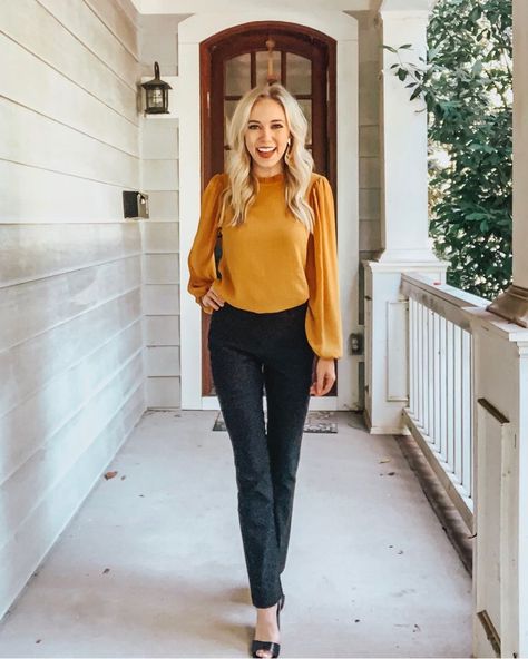 Workwear outfit - mustard blouse and black dress pants. The perfect fall work outfit to wear to the office Mustard Top Outfit Work, Mustard Blouse Outfit, Mustard Yellow Top Outfit, Mustard Top Outfit, Yellow Blouse Outfit, Blouse And Black Pants, Outfit Mustard, Blouse Outfit Work, Yellow Top Outfit