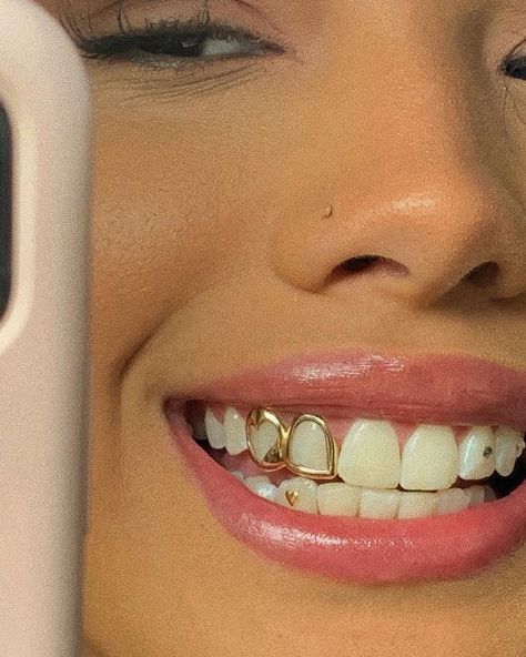 Gold Teeth Grills, Smile Piercing, Gold Teeth Grillz, Girl Grillz, Mouth Piercings, Dental Jewelry, Grillz Teeth, Diamond Grillz, Diamond Teeth