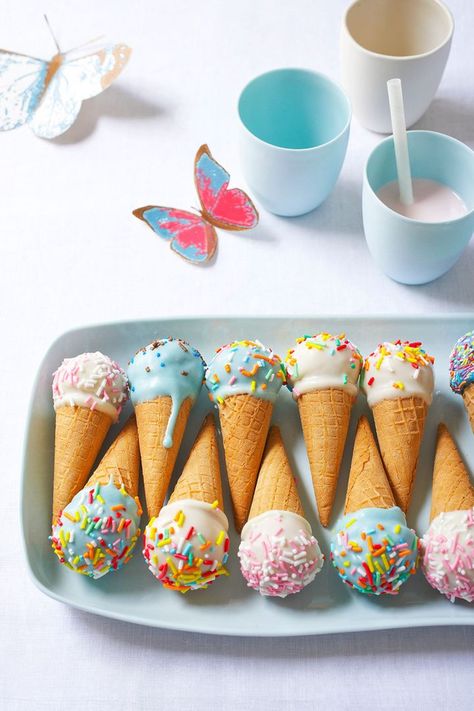 Food Merchandising, Cone Cake Pops, Cake Pops Recipe, Sundae Cupcakes, Cone Cake, Sprinkles Recipe, Kid Desserts, Cake Pop Recipe, Waffle Cone