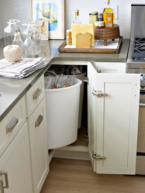 Use a lazy susan for the trash and recycling! Hidden Kitchen Garbage Ideas, Kitchen Bin Storage Ideas, Recycling Storage, Split Decision, Corner Storage Cabinet, Corner Kitchen Cabinet, Corner Cupboard, Corner Storage, Kitchen Corner