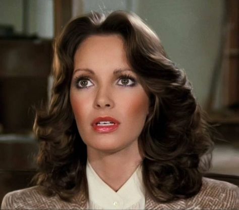 Jaclyn Smith Jaclyn Smith Charlie's Angels, Jacqueline Smith, Angled Hair, Jacklyn Smith, 70s Hair, Charlie's Angels, Charlies Angels, Jaclyn Smith, Fancy Hairstyles