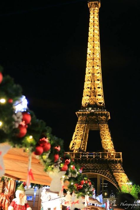 Eiffel Tower at Christmas Time Torre Eiffel Paris, Paris Tour, Best Christmas Markets, Christmas Markets Europe, Christmas In The City, Photography Winter, French Christmas, I Love Paris, Paris Love