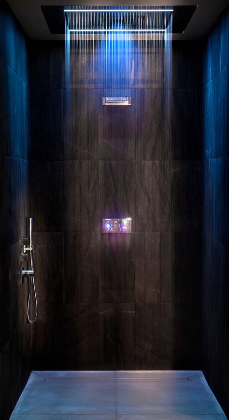 Shower Seating Ideas, Shower Glass Partition, Shower Storage Ideas, Outdoor Shower Design, Shower Tile Patterns, Shower Skylight, Futuristic Bathroom, Shower Seating, Waterfall Shower Head