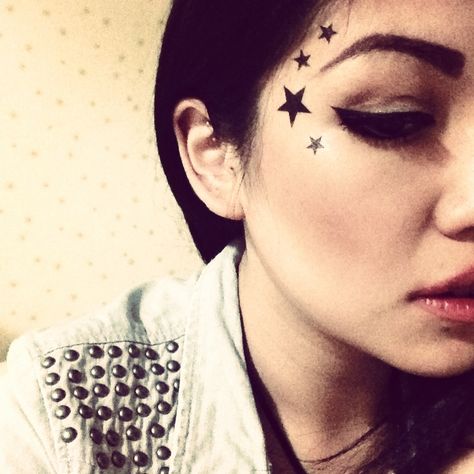 Star tattoo Star Face Tattoos For Women, Star Tattoo On Face, Face Star Tattoo, Tattoo Over Eyebrow, Side Face Tattoo, Star Face Tattoo, Face Tattoo Ideas, Face Tats, Face Tattoos For Women