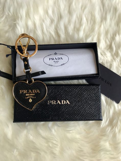 High End Keychain, Luxury Keychain Aesthetic, Channel Keychain, Chanel Keychain, Prada Keychain, Dress Packing, Rich Future, Designer Keychain, Luxury Keychain