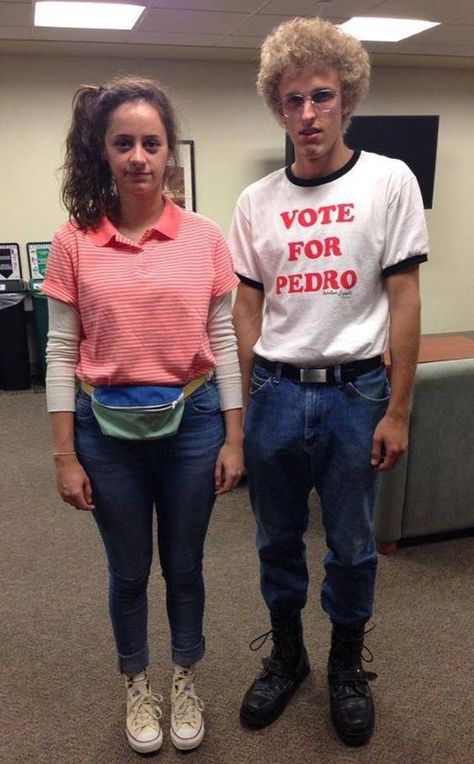 Easy Couple Halloween Costumes, Easy Couples Costumes, College Halloween Party, Meme Costume, Funny Couple Costumes, Halloween Costumes Diy Couples, Black Halloween Costumes, Funny Couple Halloween Costumes, Movie Halloween Costumes