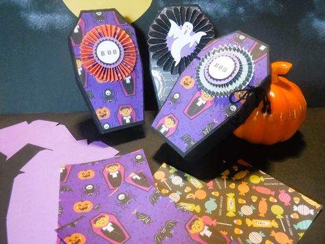 Coffin Treats, Treat Making, Treat Maker, Fun Halloween Treats, Coffin Box, Treat Holders, Special Halloween, Treat Holder, Halloween Treat