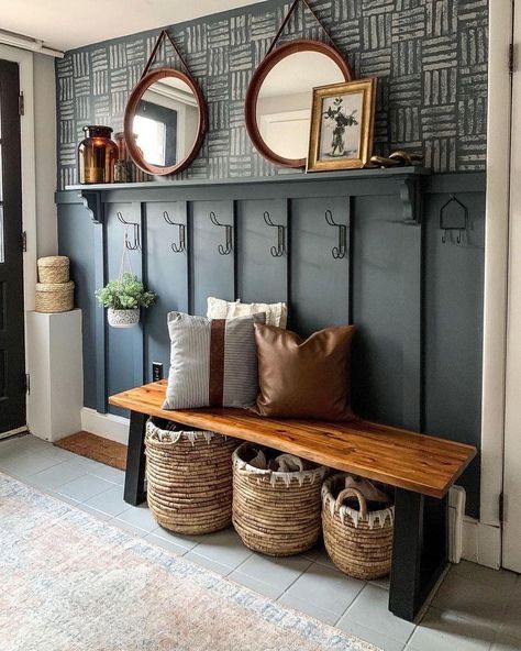 Home Decor Ideas on Instagram: “What do you think of this space? 💕 ▫️⠀⠀⠀⠀⠀ Credit: @julie_ciampa_design ▫️⠀⠀⠀⠀⠀ ▫️⠀⠀⠀⠀⠀ Follow @thosehomeideas for daily home decor ideas!…” Estilo Cottage, Small Mudroom Ideas, Mudroom Entryway, Mudroom Decor, Board And Batten Wall, Mudroom Design, Foyer Design, Hall Decor, Home Entrance Decor