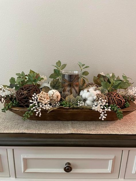 Easter Table Centerpiece Ideas, Glass Vase With Greenery, Wood Bowl Centerpiece, Vase With Greenery, Wooden Bowls Decor, Table Centerpieces Ideas, Floral Table Centerpieces, Dining Table Decor Centerpiece, Christmas Dining Table Decorations