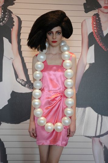 The necklace is JUST big enough :) Peter Jensen, Graphic Designer Job, Art Costume, London Spring, Handmade Home, Girls Best Friend, London Fashion, Fashion Week Spring, Costume Design