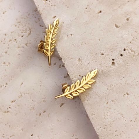 Gold ear cuff