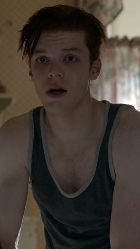 Cameron Monaghan Shameless Ian Gallagher Shameless Ian Gallagher, Cameron Monaghan Shameless, Shameless Ian, Shameless Mickey And Ian, Shameless Characters, Ian Gallagher, Ian Shameless, Shameless Tv Show, Ian And Mickey