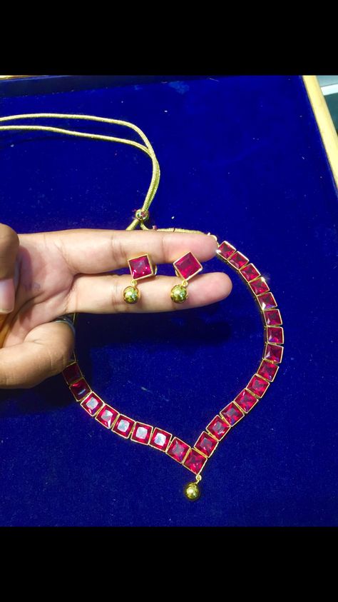 Red square stone necklace 22k gold Indian ruby design Red Stone Jewellery Set, Red Stone Earrings Gold Indian, Ruby Gold Jewellery, Red Stone Necklace Gold Indian, Stone Necklace Gold Indian, Ruby Necklace Indian Gold, Red Stone Jewellery, Square Stone Necklace, Red Jewelry Necklace