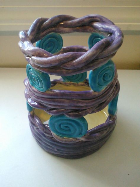 Art Projects For High School, Coil Pot, High School Ceramics, Bottles Diy, Trending Crafts, Coil Pots, Middle School Art Projects, Kids Clay, Diy Air Dry Clay