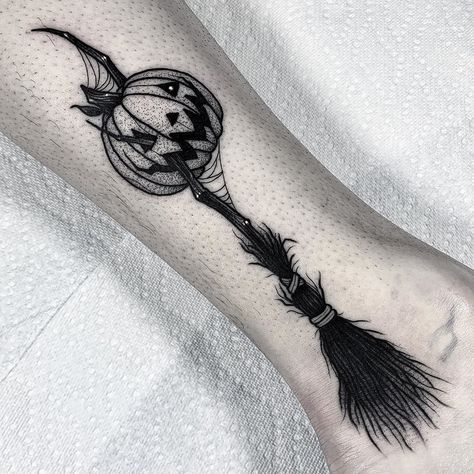 Angelo Parente on Instagram: “Witch’s Broom 🎃🕸” Broom Tattoo, Wicca Tattoo, Halloween Tattoo Ideas, Witchcraft Tattoos, Black Cat Tattoos, Knot Tattoo, Witch Tattoo, Halloween Tattoo, E Tattoo