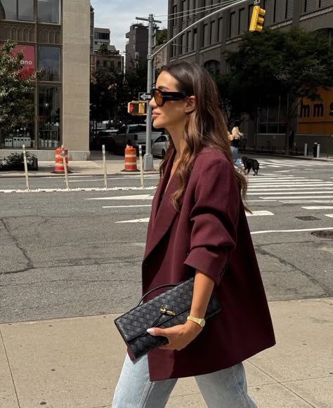 Maroon Blazer Outfit, Burgundy Blazer Outfit, Blazer Outfits Women, Office Wear Ideas, Red Blazer Outfit, Deep Autumn Palette, Clutch Outfit, Neutral Fits, Spring Autumn Outfits