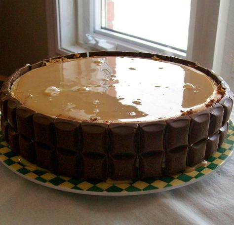 Caramilk Cheesecake | ginger bakes Caramilk Cheesecake, Helicopter Cake, Sweet Delights, No Bake Cheesecake, Cake Frosting, Bake Sale, Desert Recipes, Cookie Desserts, Cheesecake Recipes