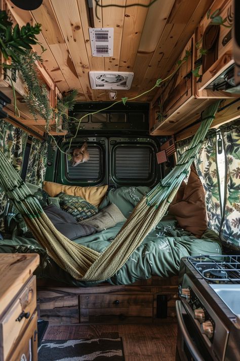 Buss House Ideas, Volkswagen Bus Interior Campers, Bohemian Van Life, Cozy Camper Van, Renovated Van Home, Camper Van Living, Van Builds Ideas, Diy Van Life Ideas, Short Bus Conversion Interiors