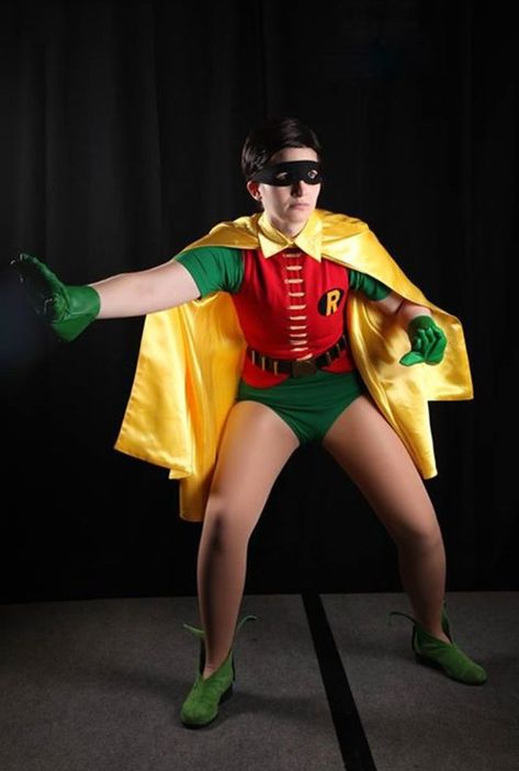 Robin Superhero, Robin Girl, Batgirl And Robin, Robin Costume, Robin Cosplay, Fun Costumes, Girl Cosplay, Cool Cosplay, Costume Diy