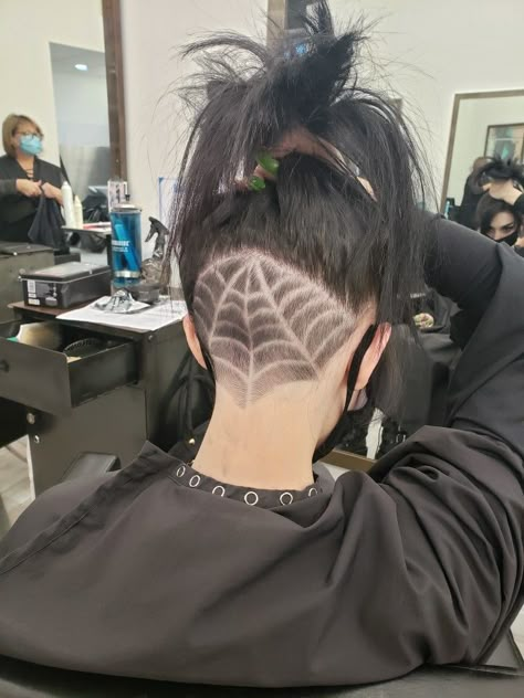 Undercut Ideas, Shaved Hair Designs, Goth Hair, Design Mandala, Smink Inspiration, Spider Girl, Punk Hair, Women Design, Body Modification