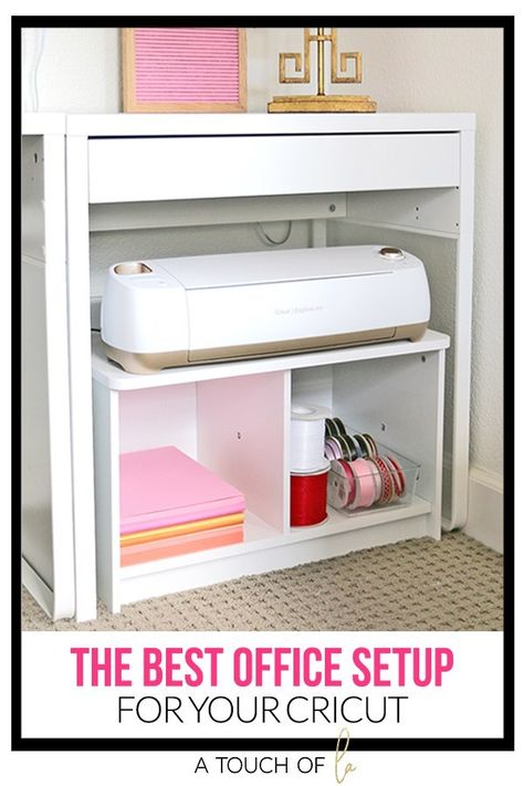 The best office setup for your cricut    This is such an easy and inexpensive idea for your #cricutsetup in your #craftroom. Home Office Cricut Ideas, Craft Room Minimalist, Small Apartment Craft Space, Small Cricut Workspace Office, Cricut Home Office Ideas, Cricut Desk Ideas Home Office, Circuit Desk Set Up, Small Craft Corner Ideas, Ikea Cricut Storage