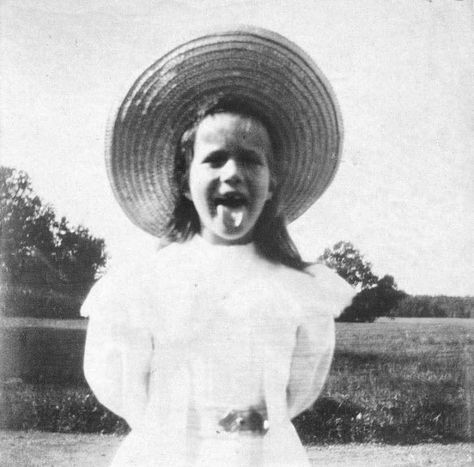 A funny photo of Anastasia Nikolaevna at Peterhof, 1908. Anastasia Nikolaevna, Maria Nikolaevna, Romanov Sisters, Anastasia Romanov, Maria Feodorovna, Victorian Life, Alexandra Feodorovna, House Of Romanov, Tsar Nicholas Ii