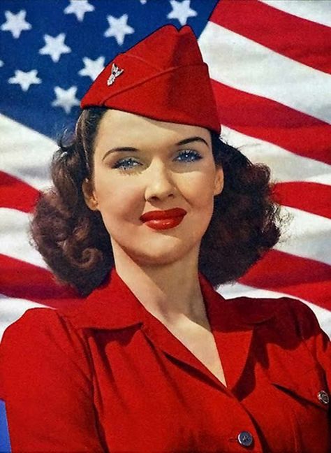 victory-red-lipstick-elizabeth-arden Remember Everyone Deployed, Red Friday, Wear Red, Red Hat, 1940s Fashion, Vintage Pinup, Red Outfit, Wearing Red, Red White Blue