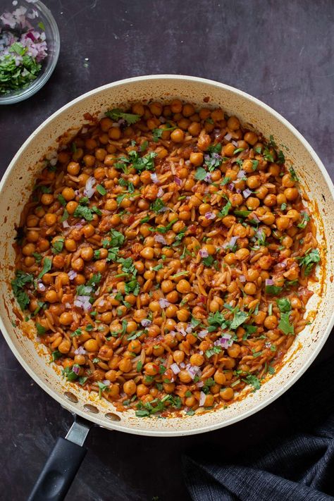 1 pan 6 Ingredient 20 minute Cajun orzo chickpeas are a satisfying weeknight meal that’s packed with flavor! Tender orzo goes so well with hearty chickpeas and lots of deep, Cajun spices. Cajun Orzo, Chickpea Orzo, Vegan Cajun, Cajun Spices, Creamy Orzo, Cooking With Fresh Herbs, Cajun Spice, Vegan Richa, Orzo Recipes