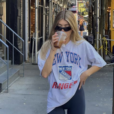 Rangers Outfit Women, Rangers Game Outfit, Rangers Game, New York Vibes, New York Outfit, Ny Rangers, Game Outfit, Lululemon Outfits, Empire State Of Mind