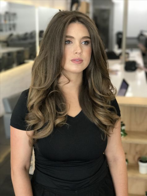 Bouncy blow dry Blow Dry Hair Wedding, Blow Dry Hair Curls, Blow Dry Hairstyles, Blow Drying Hair, Long Hair Oil, Dry Long Hair, Wedding Hairstyles For Short Hair, Bouncy Blow Dry, Brunette Bride