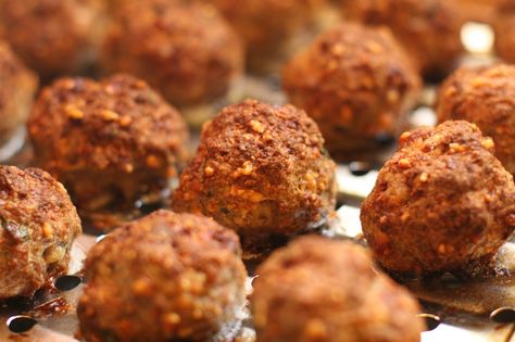 Barefoot Contessa Meatballs TWO Ways: On Spaghetti and in a Hoagie. Holla. Ina Garten Meatballs, Appetizers Meatballs, Paleo Meatballs, Meatballs And Spaghetti, Best Ina Garten Recipes, Italian Main Dishes, Barefoot Contessa Recipes, Perfect Meatballs, Italian Meals