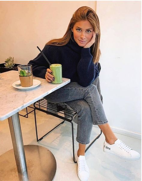 Angelina Lilienne, Healthy Tea, Crazy Fashion, Smoothie Healthy, Girls Fun, Oh Happy Day, Future Outfit, Cold Weather Fashion, Stylish Sweaters