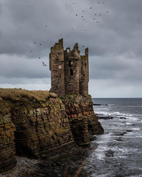 Ruined Castle, Scotland Aesthetic, Edge Of A Cliff, Scotland Road Trip, Castle Scotland, Castle Aesthetic, Castles In Scotland, Scotland Castles, Scotland Highlands