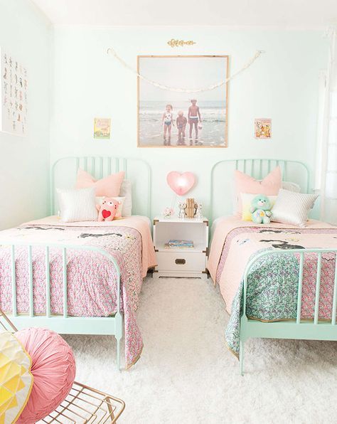 Girls Bedroom Vintage, Mint Bedroom, Shared Girls Room, Kids Shared Bedroom, Shared Girls Bedroom, Kids Bedroom Designs, Shared Bedroom, Twin Beds, Bedroom Decor Cozy