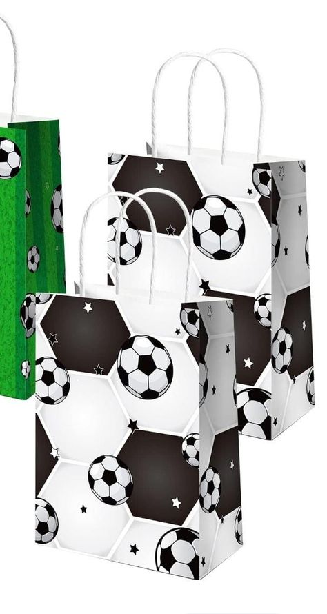 Sport Snack Bags, Soccer Goodie Bags, Football Goody Bags, Snack Bag Ideas, Football Treat Bags, Soccer Snacks, Soccer Party Decorations, Football Treats, Sports Snacks