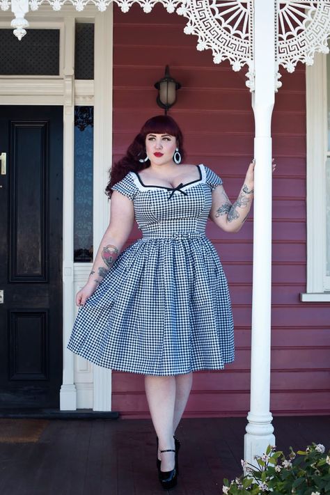 Plus Size Pinup Poses, Pinup Plus Size, Plus Size Pin Up, Rockabilly Fashion Plus Size, Plus Size Pinup, Plus Size Vintage Fashion, Plus Size Beach Outfits, Plus Size Art, Plus Size Costumes