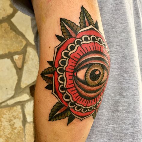 Eye elbow tattoo Traditional Eye Tattoo, Traditional Tattoo Elbow, Traditional Tattoo Eye, Traditional Mandala Tattoo, Tattoo Elbow, Inner Elbow Tattoos, Third Eye Tattoos, Elbow Tattoo, Elbow Tattoos