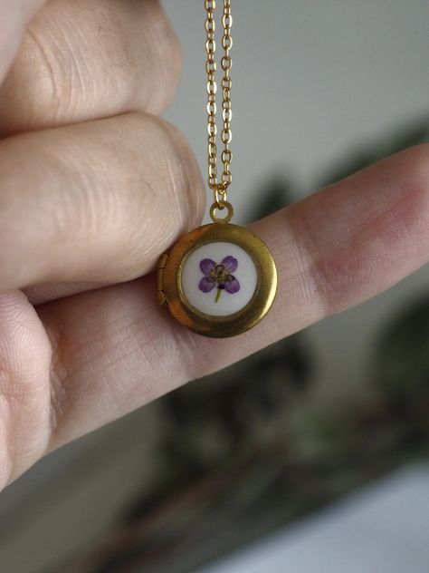 Unusual Jewelry Necklaces, Cottagecore Jewelry Aesthetic, Sun And Moon Jewelry, Jewelry Cottagecore, Cottagecore Necklace, Cottage Core Jewelry, Minimalistic Jewelry, Cottagecore Jewelry, Pressed Flower Jewelry