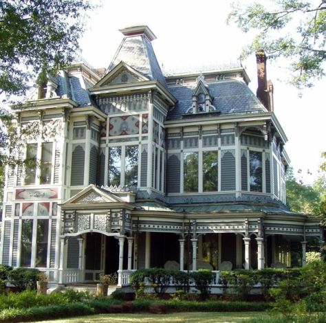 Victorian Homes | Traditional Victorian Home Style | Architecture Big Porch, Haint Blue, Victorian Style House, Old Victorian Homes, Victorian Style Homes, Antique House, Lots Of Windows, Victorian Mansions, Property Brothers