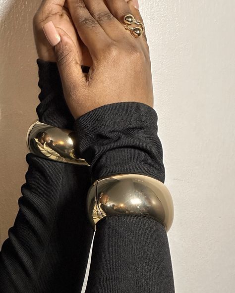 Take a look at Wan 🤍🎀 One size gold cuff bangle - a perfect fusion of elegance and bold design to elevate your style to new heights. N10,000 naira only. Bangles are sold individually and not as a stack. #aestheticjewelry #jewelryaddict #nontarnishjewelry #goldplatedjewelry #goldjewelry #silverjewelry #goldbracelets #silverbracelets #goldnecklaces #silvernecklaces #waterresistantjewelry #howtostylejewelry #jewelryinlagos #jewelrystoreinlagos Bracelets Over Long Sleeves, Gold Cuff Bangle, Gold Cuffs, Bold Design, Cuff Bangles, Accessories Store, Elevate Your Style, Gold Plated Jewelry, Silver Bracelets