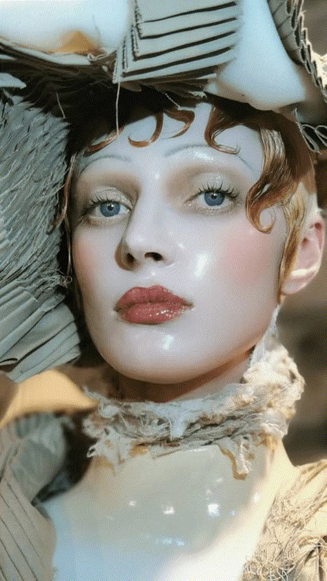 How Pat McGrath Created Glazed Doll Skin for Maison Margiela's Couture Show Pat Mcgrath Makeup, Drag Make-up, Couture Makeup, Makeup Icons, Glazed Glass, Runway Makeup, Top Makeup Products, Doll Makeup, Pat Mcgrath