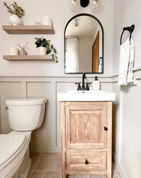 20 Gorgeous small bathroom design inspirations for your home - Interiorshape | Best Interior Design Ideas At your hands Half Bath Design, Half Bathroom Design, Small Half Bathroom, Small Half Bath, Half Bathroom Remodel, Bathroom Makeovers, Bath Makeover, Cottage Bathroom, Small Bathroom Makeover