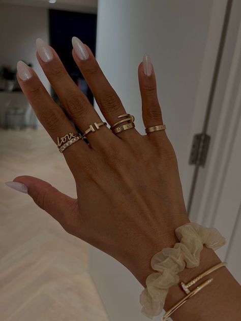 Rings Aesthetic Cartier, Cartier Pinky Ring, Old Money Ring Stack, Designer Ring Stack, Luxury Ring Stack, Gold Ring Stack Aesthetic, Cartier Rings Stacked, Hands With Rings Aesthetic, Elegant Rings Classy