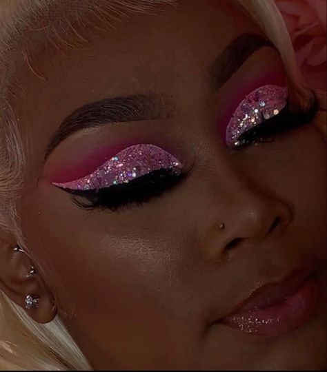 Makeup Looks Birthday, Makeup Looks Pink, Cowgirl Makeup, Sweet 16 Makeup, Pink Glitter Makeup, Eye Makeup Glitter, Birthday Makeup Looks, Face Beat Makeup, Glitter Makeup Looks