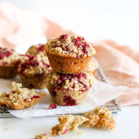 Muffins Almond Flour, Raspberry Oatmeal Muffins, Oatmeal Raspberry, Apple Oat Muffins, Raspberry Muffin Recipes, Chocolate Strawberry Smoothie, Mini Blueberry Muffins, Smoothie Without Yogurt, Pumpkin Banana Muffins