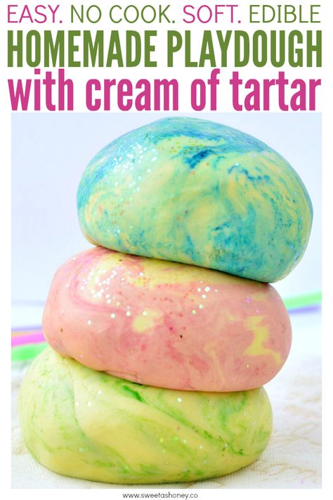 Homemade playdough with cream of tartar is the best easy playdoh recipe for toddlers. Learn how to make soft natural playdoh that last for months ! #playdough #diy #kidscraft #craft #craftsforkids #craftfortoddlers Playdoh Recipe Cream Of Tartar, Playdough Recipe With Cream Of Tartar, Playdoh Recipe Simple, Diy Playdough Without Cream Of Tartar, Playdough With Cream Of Tartar, Super Soft Playdough Recipe, Tartar Recipe, Playdough Diy, Marshmallow Playdough