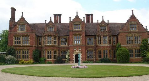 Brick Manor House, English Manor Houses Exterior, Old English Manor, Mansion Aesthetic, Mansion Exterior, English Architecture, English Manor Houses, Timber Architecture, Castles In England